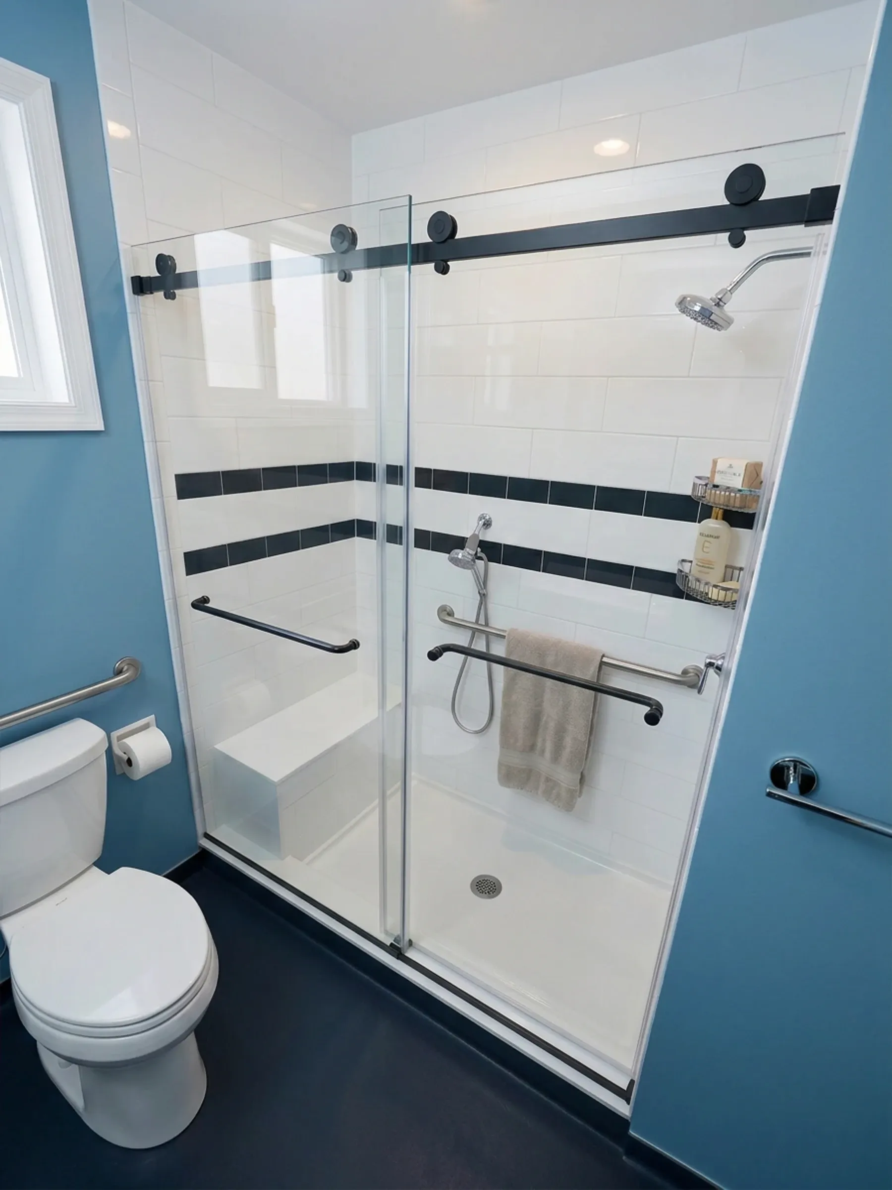 Luna | Frameless Shower Door | Matte Black