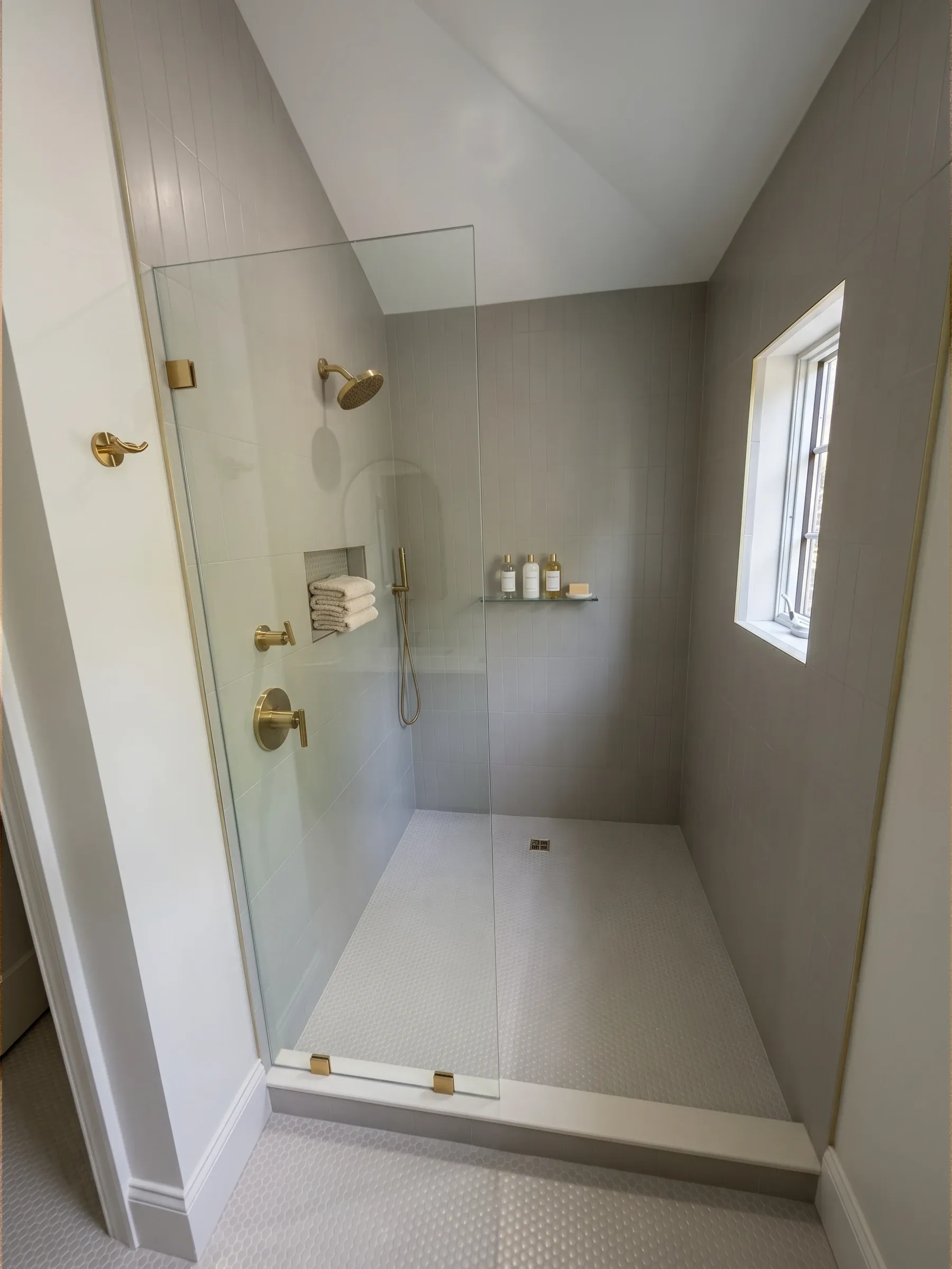 Tela | Fixed Tempered Glass Screen | Satin Brass