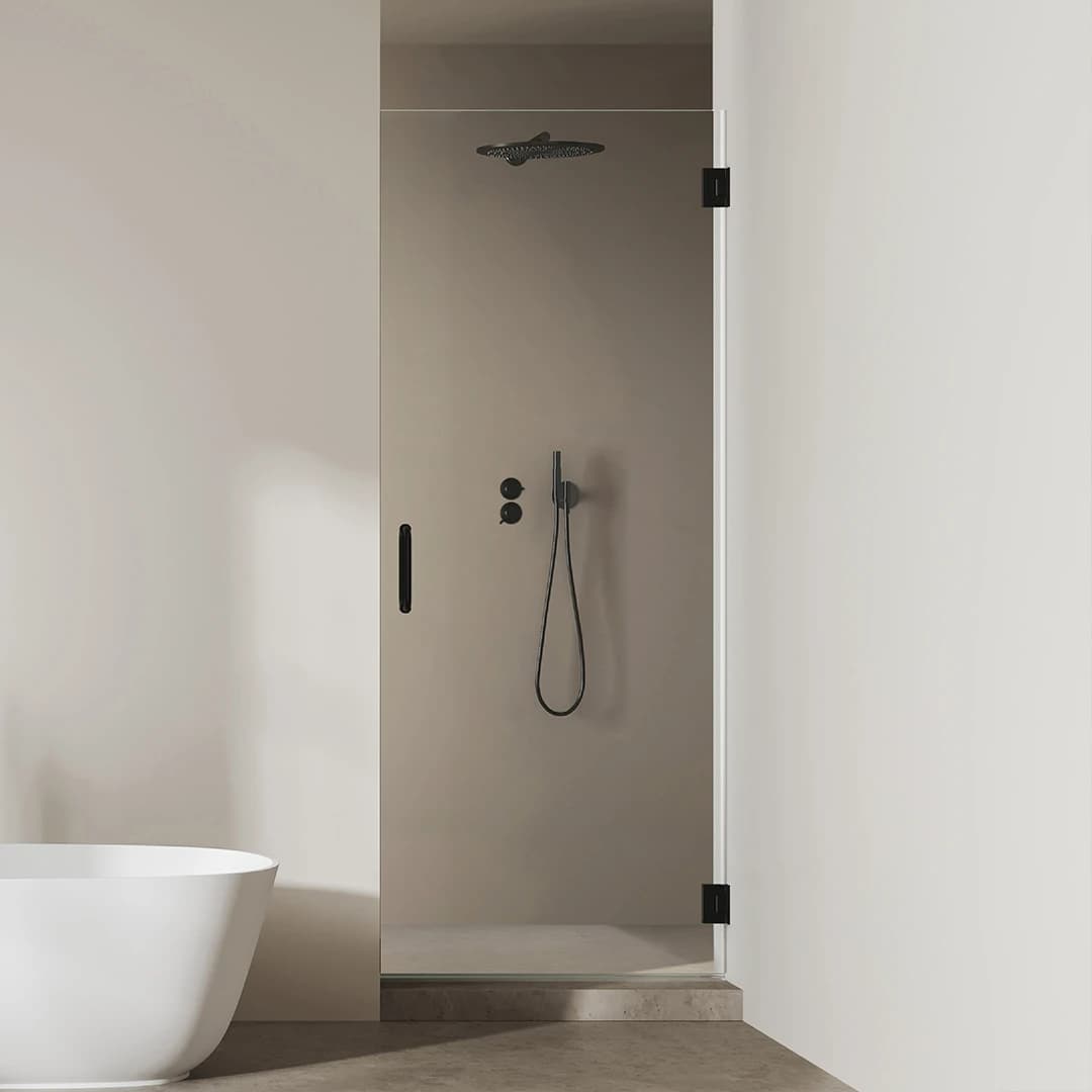 Solo shower door