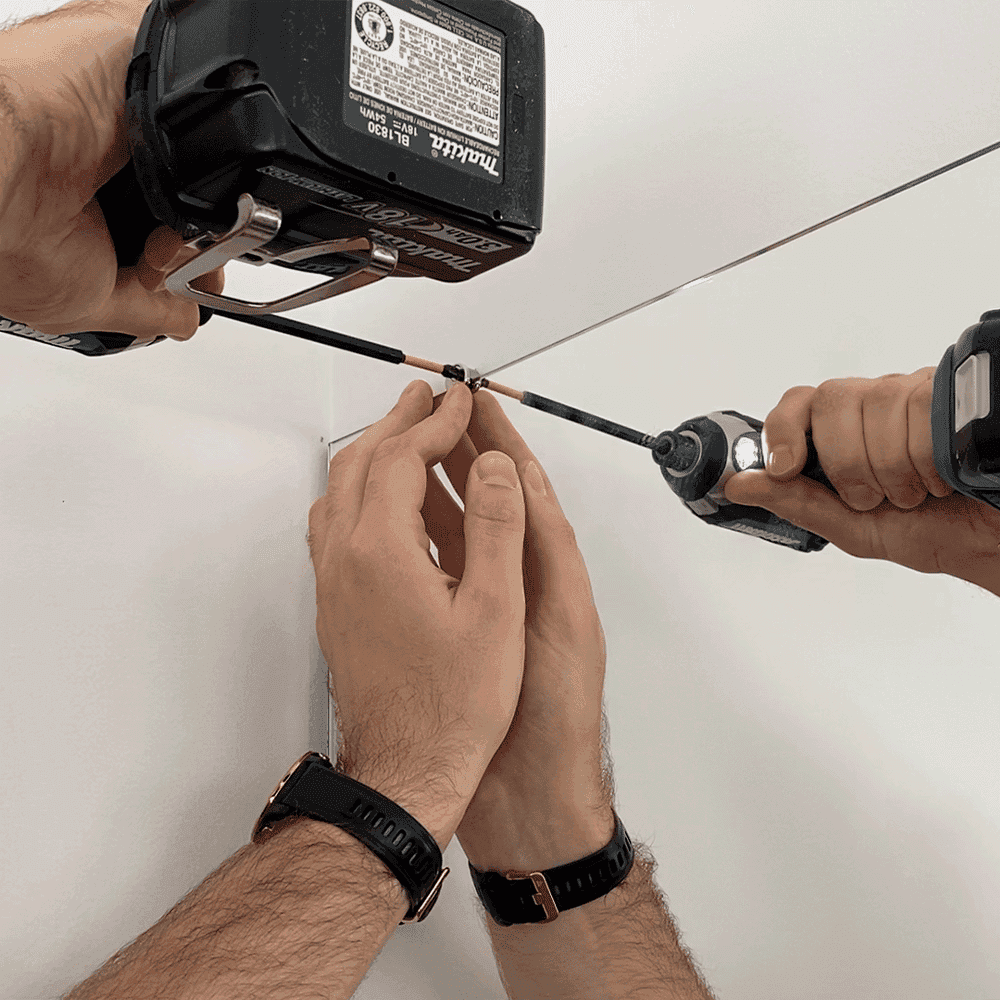 Installation of custom glass mirrors with tempered glass using power tools